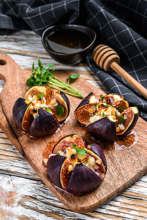 Baked figs with balsamic and sweet spice sauce (Ilaria's recipe*)