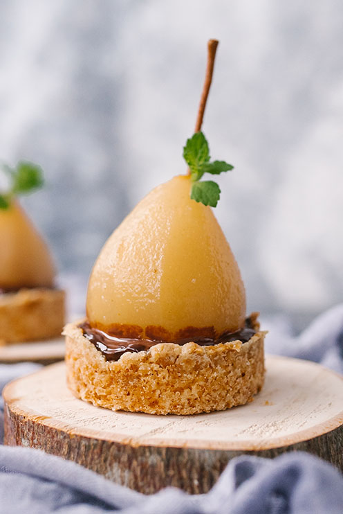 Pears with hazelnut crumble and vanilla ice cream (Ilaria's recipe*)